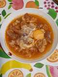 Sopas escaldadas de pan y huevo con caldo de jamón serrano