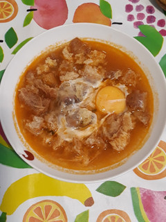 Una foto de Sopas escaldadas de pan y huevo con caldo de jamón serrano