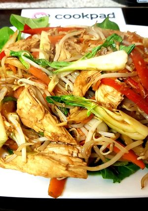 A picture of My Sweet Chilli Chicken & Soy Stirfry.😊.