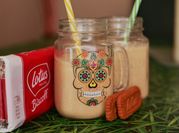 Una foto de batido de vainilla