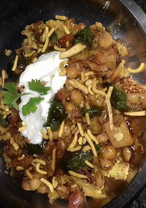 A picture of Fried cheela chat.