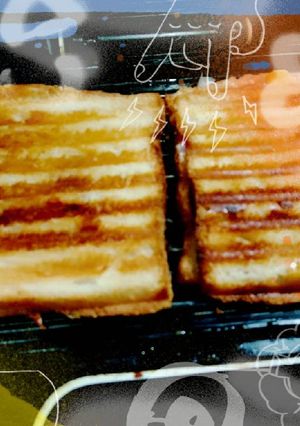 A picture of Cheese corn sandwich.