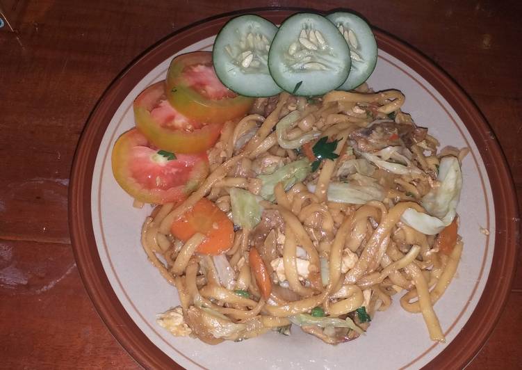 Mie tiew goreng sederhana