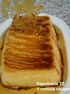 Una foto de Flan de turrón