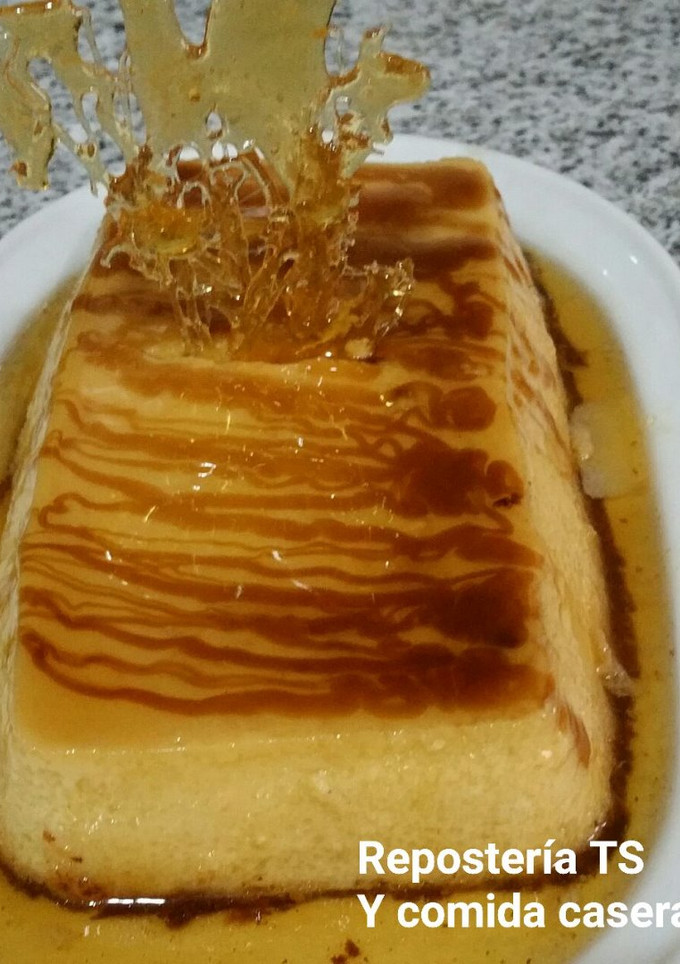 Una foto de Flan de turrón