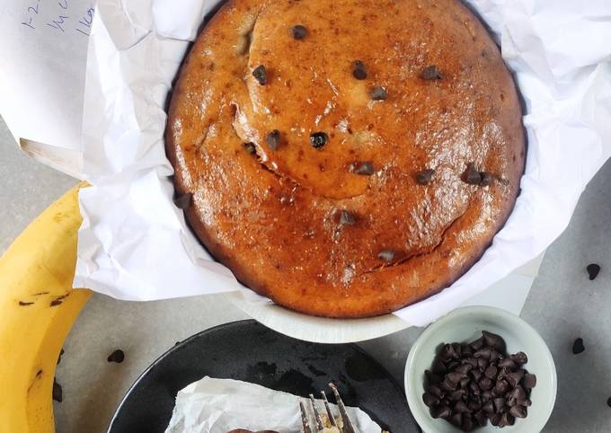 Eggless Banana Cake with chocolate chips