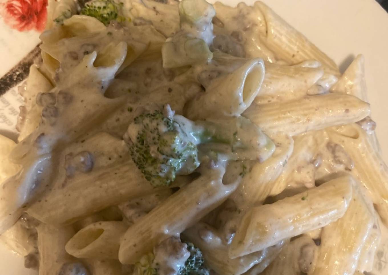 Pasta Penne con brócoli en salsa alfredo