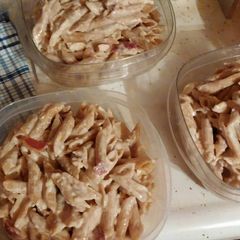 A picture of Chicken Alfredo.