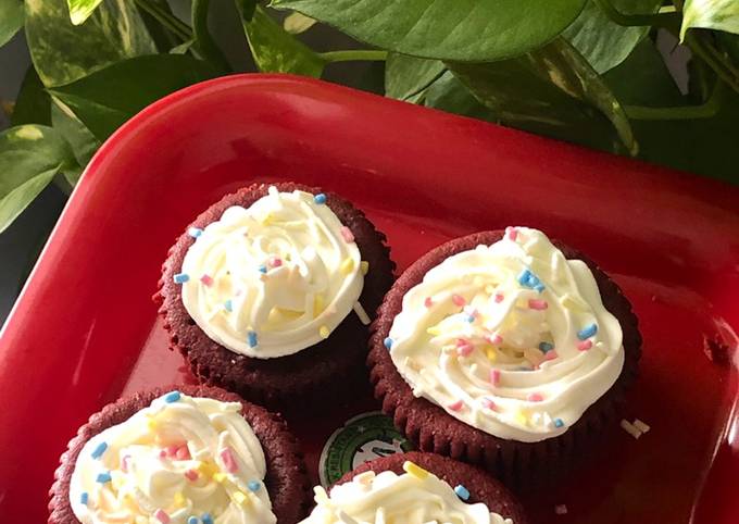 Recipe of Speedy Eggless Red velvet cupcakes 🧁