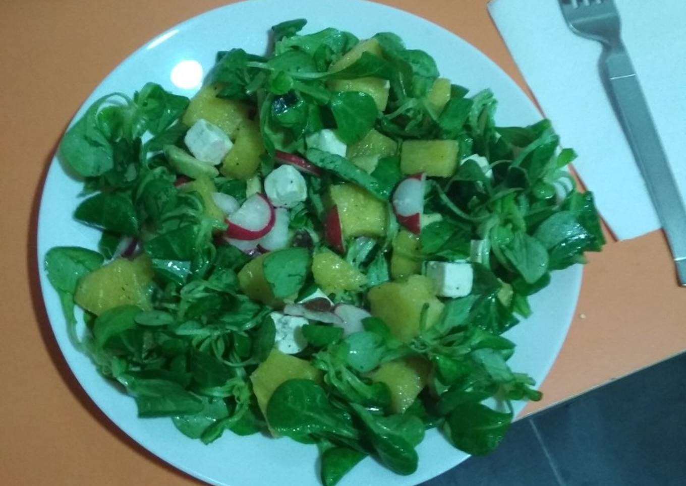 Ensalada de piña y aguacate