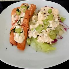 A picture of My Salmon & Cottage Cheese & Chives Salad.