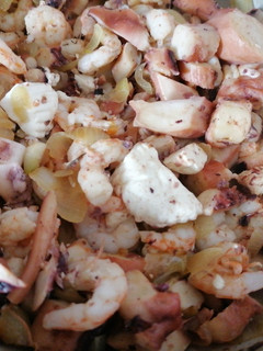 Una foto de Salteado rápido de pulpo y gambas
