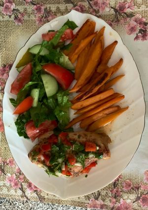 Una foto de Pechuga de pollo con salsa chimichurri