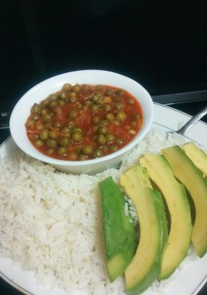 A picture of Peas and white rice.