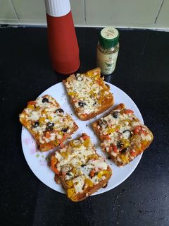 ब्राऊन ब्रेड ब्रुशेता (Brown Bread Bruschetta Recipe In Marathi) रेसिपी चे मुख्य फोटो