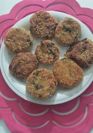 A picture of Aloo kay cutlus.