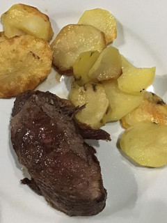 Una foto de Colita de cuadril con papas al horno