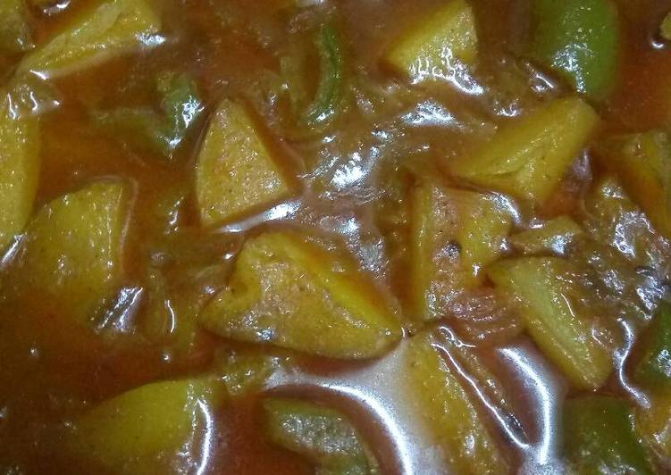 Simple Way to Prepare Homemade Shimla mirch and aloo with gravy
