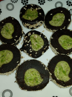 ओरियो बिस्कुट से बनी मिठाई (Oreo biscuit se bani mithai recipe in hindi) रेसिपी मुख्य फोटो
