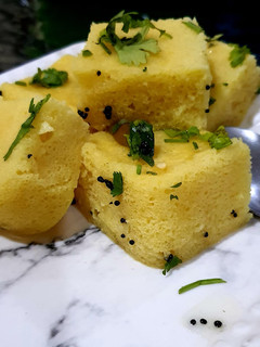 खमण ढोकला (khaman dhokla recipe in Hindi) रेसिपी मुख्य फोटो