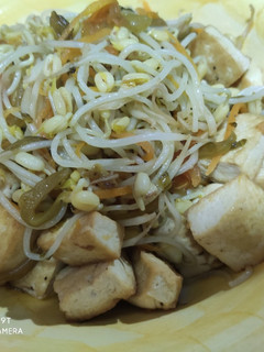 A picture of Stir fry bean sprout.