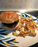 Hamburguesas caseras en salsa BBQ con papas