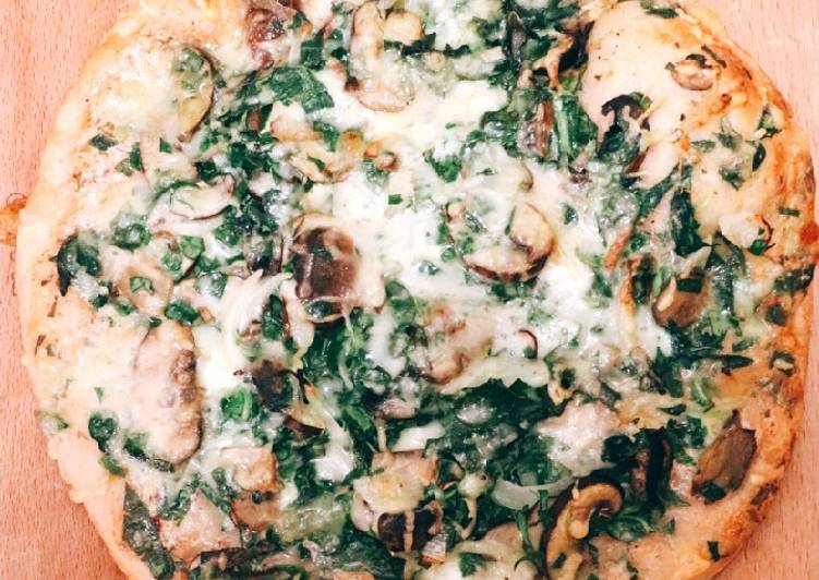 Recette Délicieux Pizza moelleuse épinards champignon et mozzarella