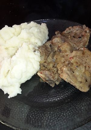 Una foto de Bifes con puré