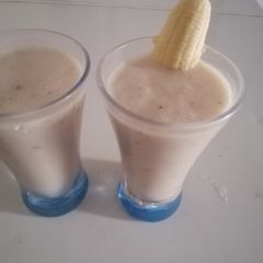 A picture of Banana dry fruit shake.