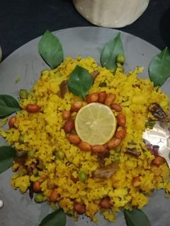 कांदा पोहा (kanda poha recipe in Hindi) रेसिपी मुख्य फोटो