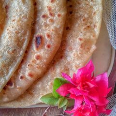 A picture of Dal Paratha.