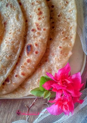 A picture of Dal Paratha.