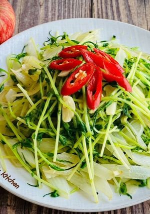 洋蔥炒豆苗 / 銅板家常菜 的食譜成品照片