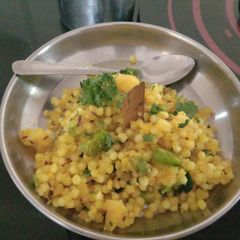 A picture of Sabudana (sago) khichadi with peanut.