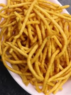 તીખા ગાંઠિયા (Tikha Ganthiya Recipe In Gujarati) રેસીપી મુખ્ય ફોટો