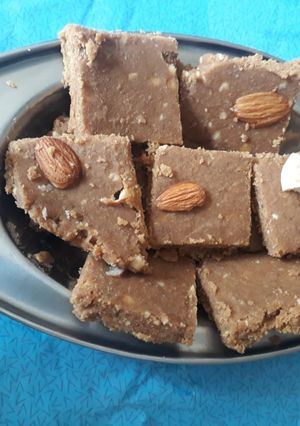 સુખડી (Sukhdi Recipe In Gujarati) રેસીપી મુખ્ય ફોટો
