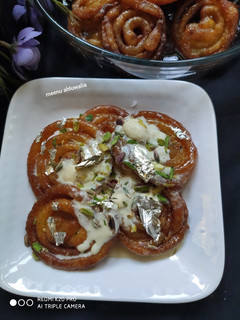रबडी जलेबी (Rabdi jalebi recipe in hindi) रेसिपी मुख्य फोटो