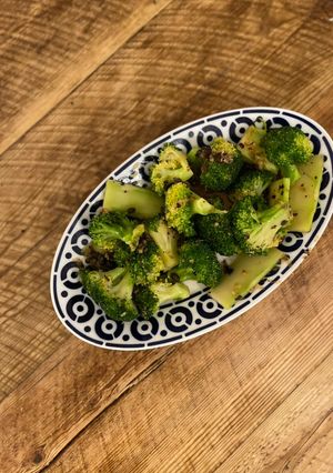 A picture of 🥦Broccoli with salted black soybeans.