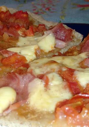 Una foto de Pizza con harina integral💪💜