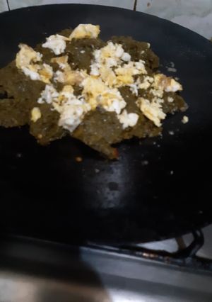 A picture of Saag with egg.