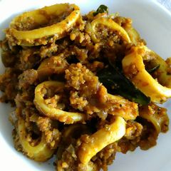 A picture of Squid thoran (Calamari).