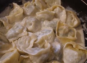 Una foto de Tortellini de espinaca y pollo
