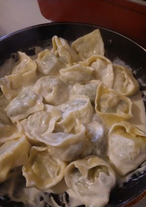 Una foto de Tortellini de espinaca y pollo