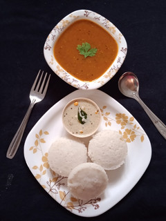 ઈડલી સંભાર ચટણી (Idli Sambhar Chutney Recipe In Gujarati) રેસીપી મુખ્ય ફોટો
