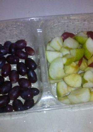 A picture of Green and red apples with berry.