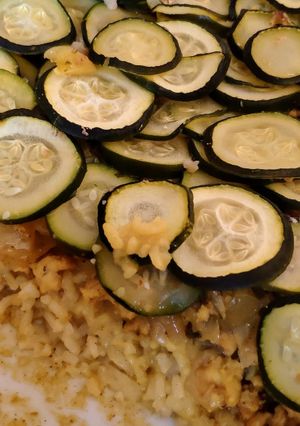 Une photo de Gratin riz/protéines de soja texturé (PST)/courgettes (vegan)
