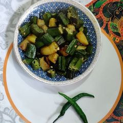 A picture of Bhindi aloo bhaji.