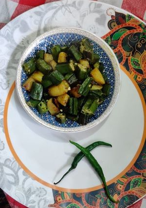 A picture of Bhindi aloo bhaji.