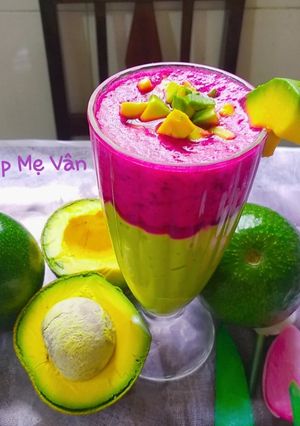 Hình của món Sinh tố bơ thanh long ruột đỏ.