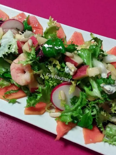 Una foto de Ensalada de papaya y gambas